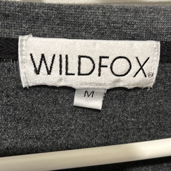 Wild Fox top in grey a little white on top💙🙏 - Picture 2 of 4